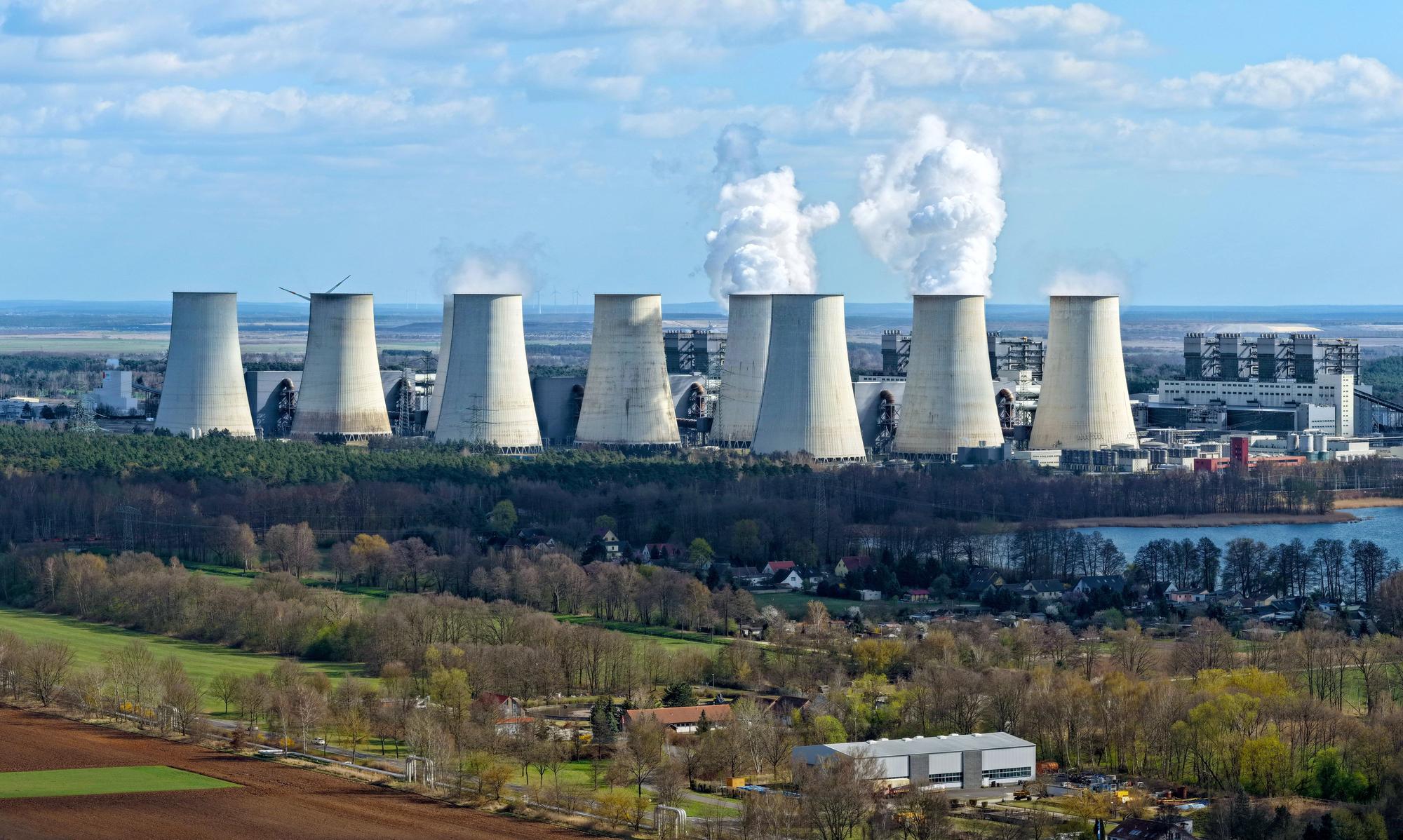 Blick auf das Kohlekraftwerk Jänschwalde in Brandenburg.