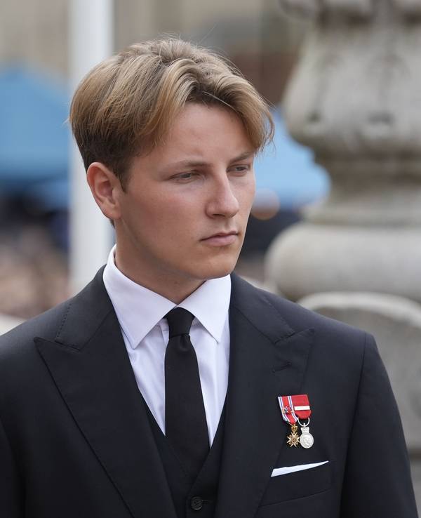 Sverre Magnus, Prinz von Norwegen, trifft im Storting ein, wo König Haakon VIII. gemäß der Verfassung seinen Eid ablegen wird.