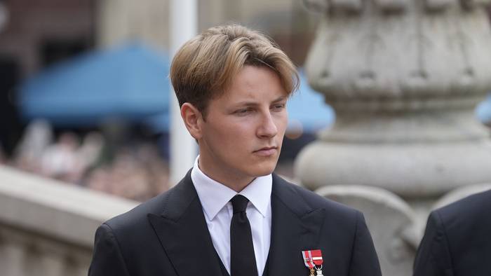 Sverre Magnus, Prinz von Norwegen, trifft im Storting ein, wo König Haakon VIII. gemäß der Verfassung seinen Eid ablegen wird.