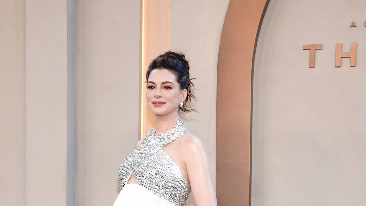 Anne Hathaway hochschwanger im Juli 2026.