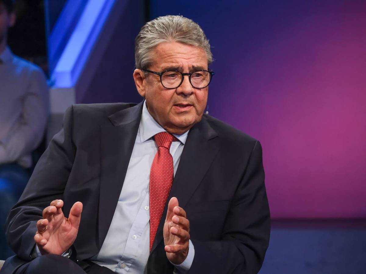„Wir sind Testballons, um zu gucken, wie halten die das eigentlich aus, und halten die zusammen?“, analyisiert Sigmar Gabriel die Taktik Russlands. (Bild: WDR/Oliver Ziebe)