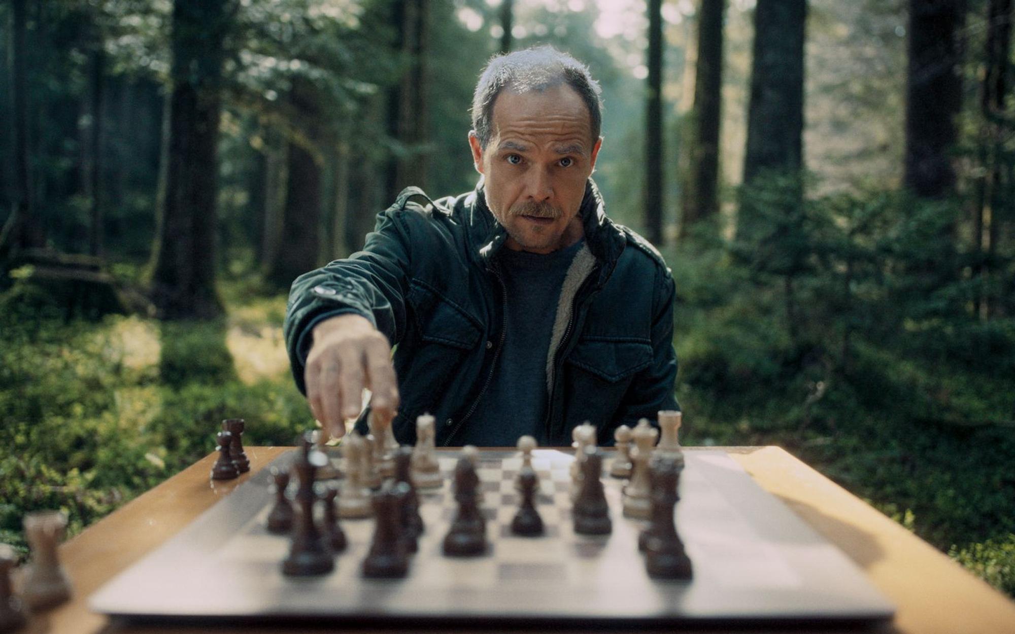 In „Die Toten vom Bodensee - Im Schattenreich“ schlüpft Matthias Koeberlin zum 25. Mal in die Rolle von Kommissar Micha Oberländer. Den erwartet diesmal ein besonders herausfordernder Fall. (Bild: ZDF/Lukas Gnaiger)