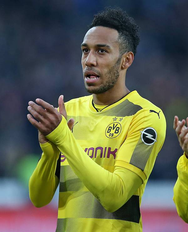 Pierre-Emerick Aubameyang und Nuri Sahin bedanken sich bei den Fans.