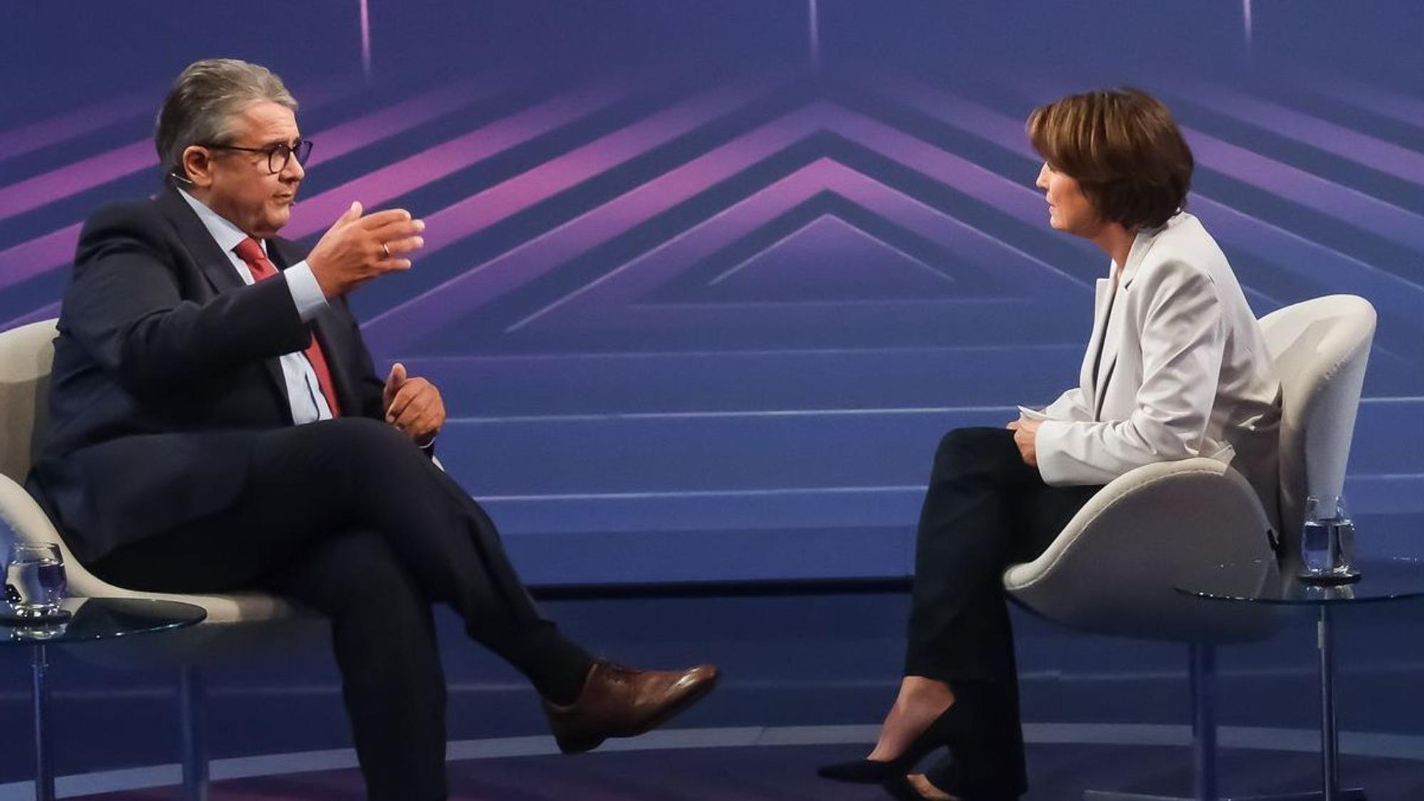 „Es spricht vieles dafür, dass Russland versucht, uns zu destabilisieren“, sagt Sigmar Gabriel bei „Maischberger“. (Bild: WDR/Oliver Ziebe)