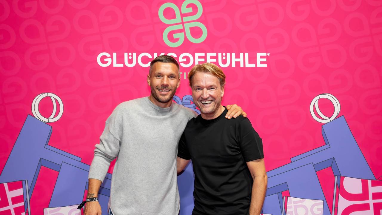 Lukas Podolski und Markus Krampe beim Event des Glücksgefühle-Festivals.