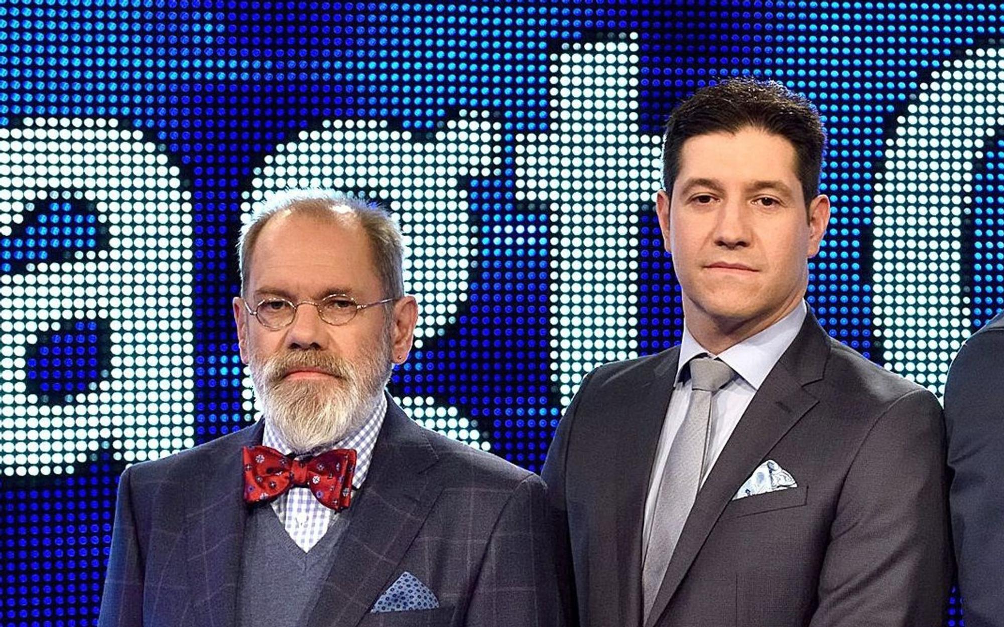 Klaus Otto Nagorsnik (links) und Sebastian Jacoby waren viele Jahre gemeinsam Teil der ARD-Quizshow „Gefragt - Gejagt“. (Bild: ARD / Markus Hertrich)