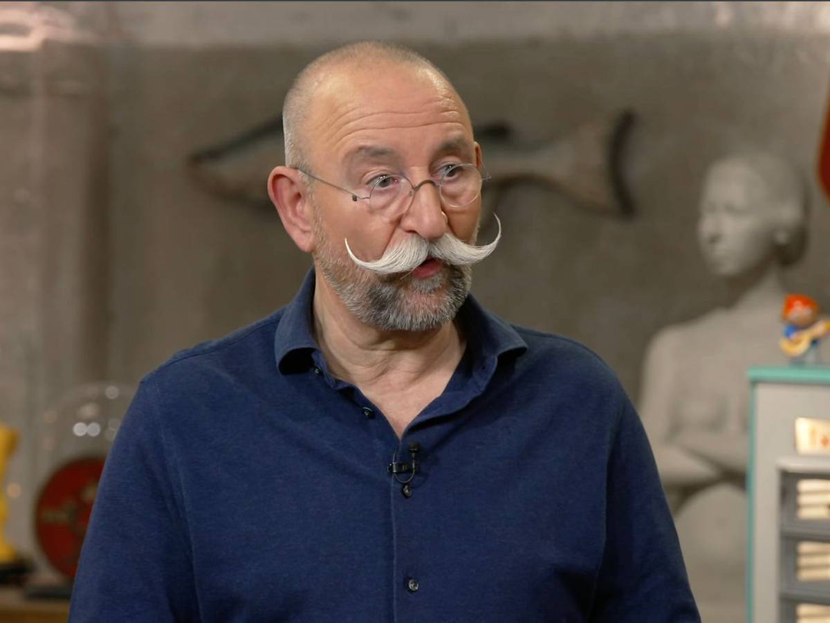 Mit großen Hoffnungen kamen Ingrid und Heinrich aus Ludwigshafen zu Horst Lichter in die Mittwochsausgabe von „Bares für Rares“. Immerhin war ihr „schönes Gemälde“ fast 200 Jahre alt. Doch als Friederike Werner das Bild genauer unter die Lupe nahm, folgte für das Paar eine ernüchternde Überraschung. (Bild: ZDF)