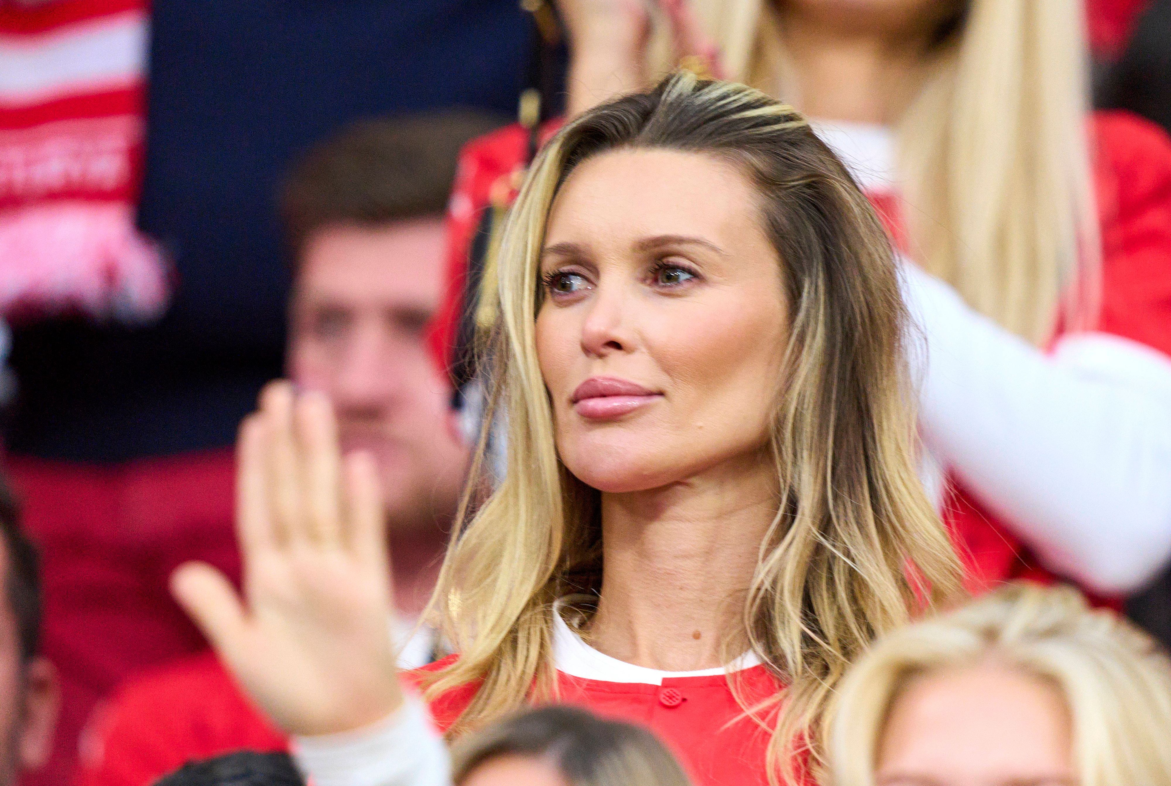 Katja Sabitzer bei einem EM-Spiel auf der Tribüne.