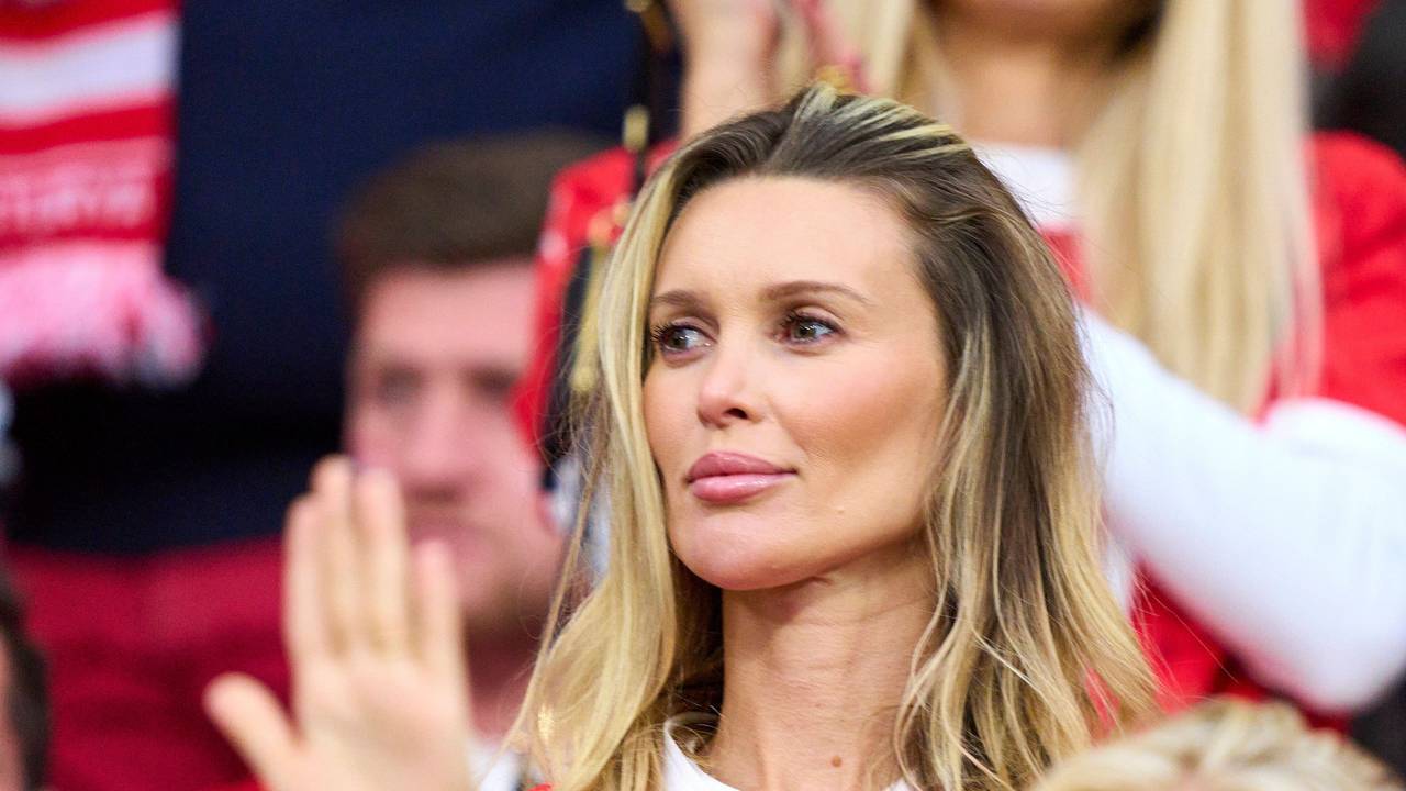 Katja Sabitzer bei einem EM-Spiel auf der Tribüne.