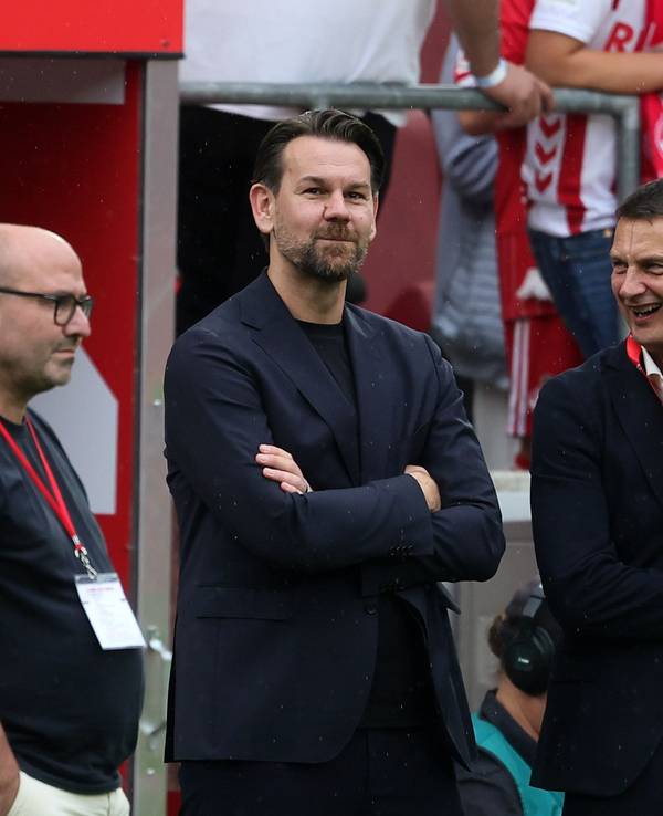 Thomas Kessler im Gespräch mit Ulf Sobek (1. FC Köln).