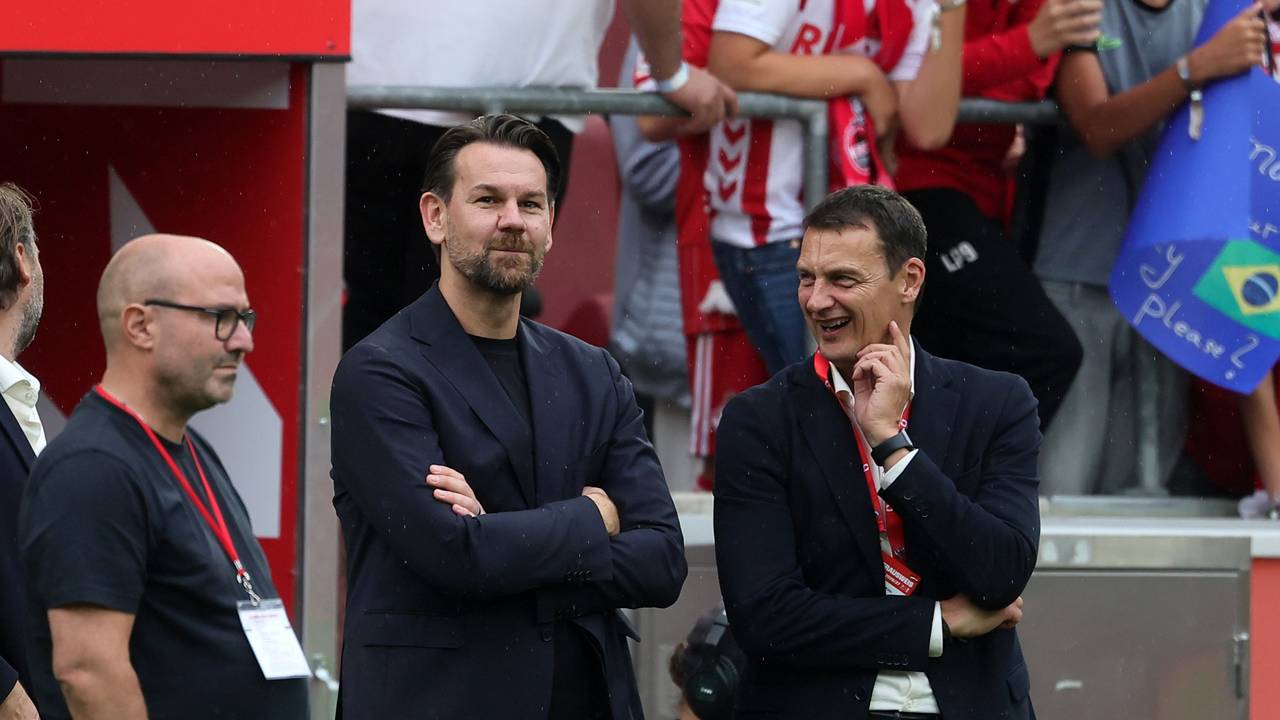 Thomas Kessler im Gespräch mit Ulf Sobek (1. FC Köln).