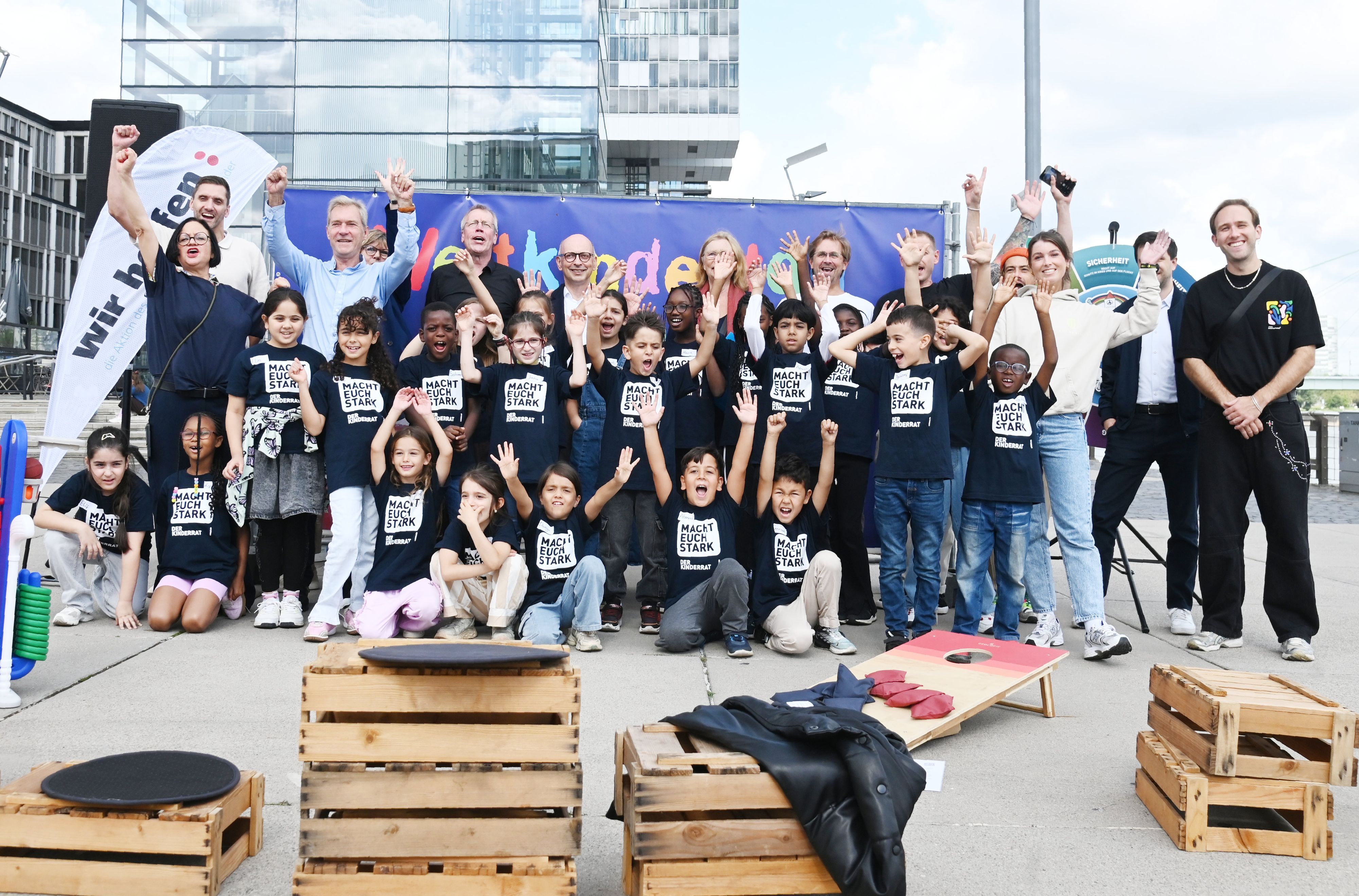 Pressekonferenz zum Weltkindertag im Rheinauhafen.