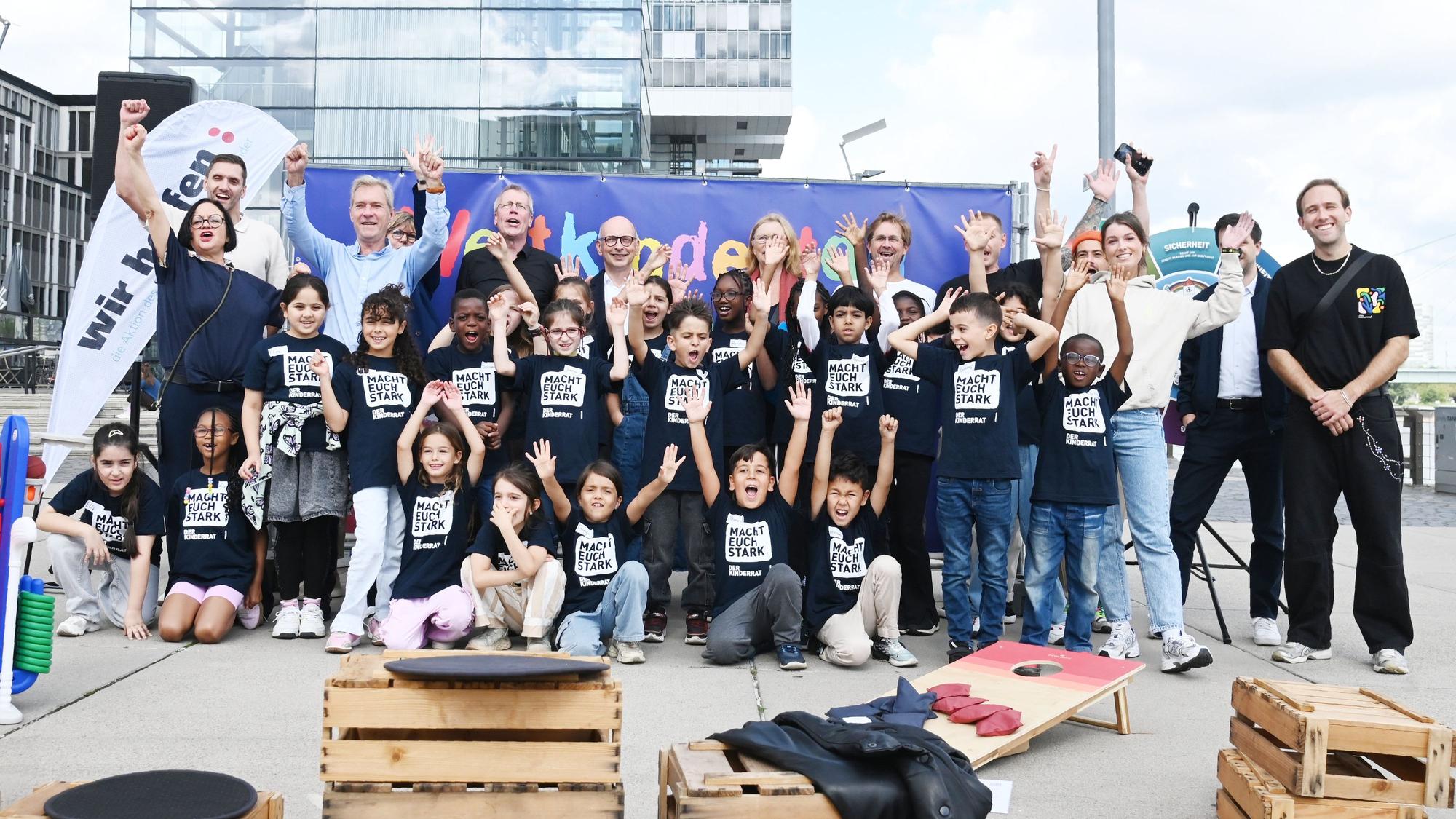 Pressekonferenz zum Weltkindertag im Rheinauhafen.