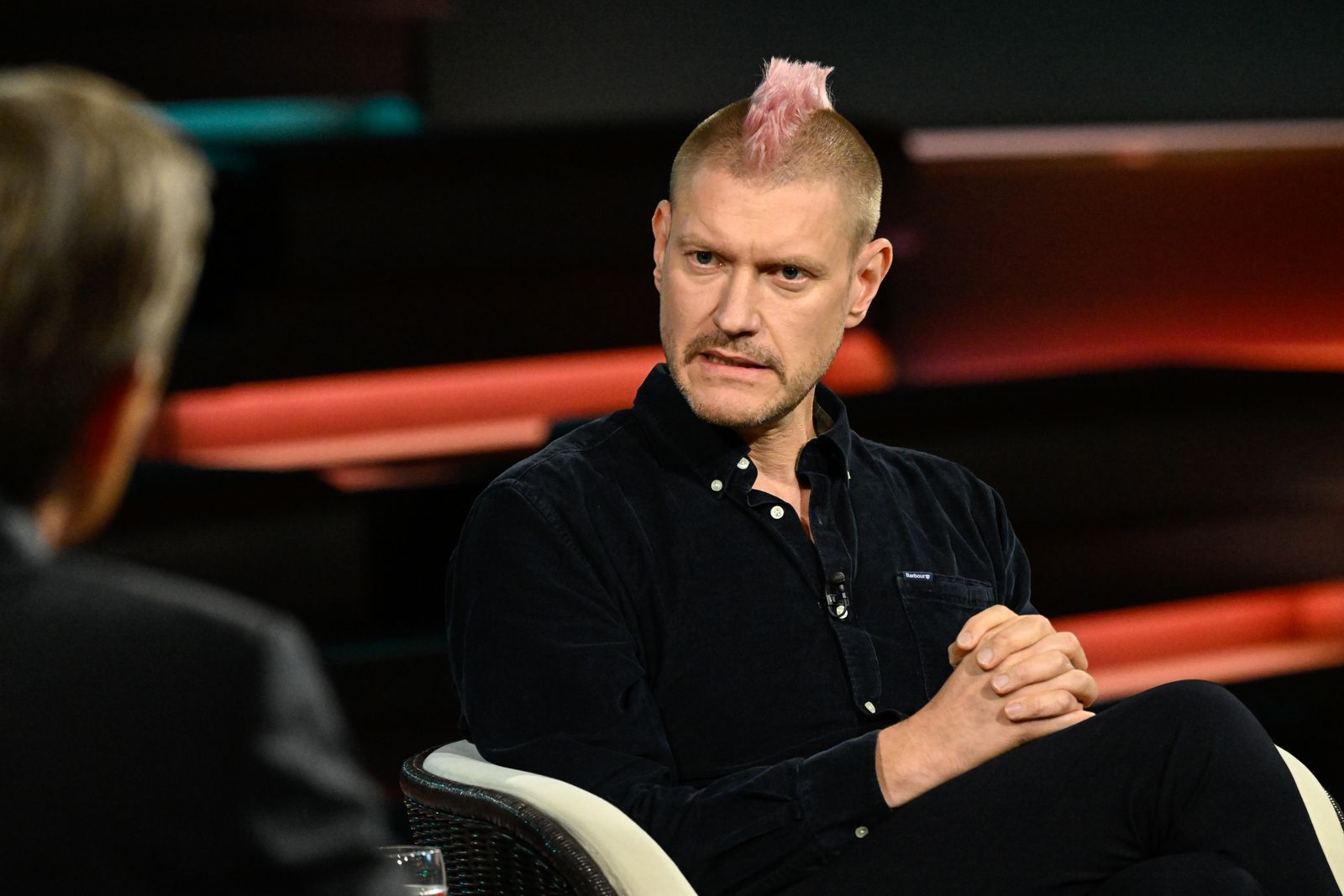 „ehr viele von den Gesetzen, die wir heute haben, beziehen sich noch auf Angriffe, die im 20. Jahrhundert 'en vogue' waren“, mahnte Sascha Lobo. (Bild: ZDF / Markus Hertrich)