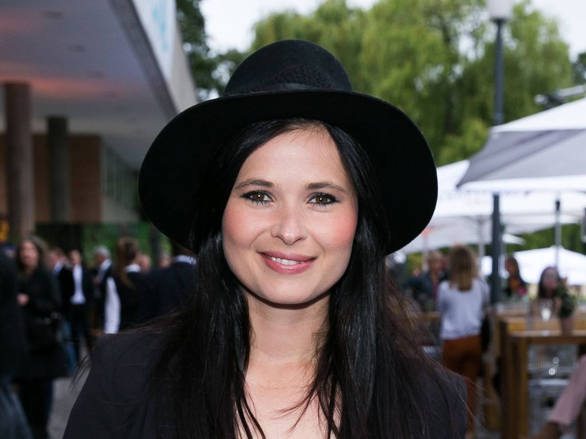 Schauspielerin Anna Fischer war zu Gast in der ARD-Show „DAS! Rote Sofa“. (Bild: 2017 Getty Images/Sebastian Reuter)