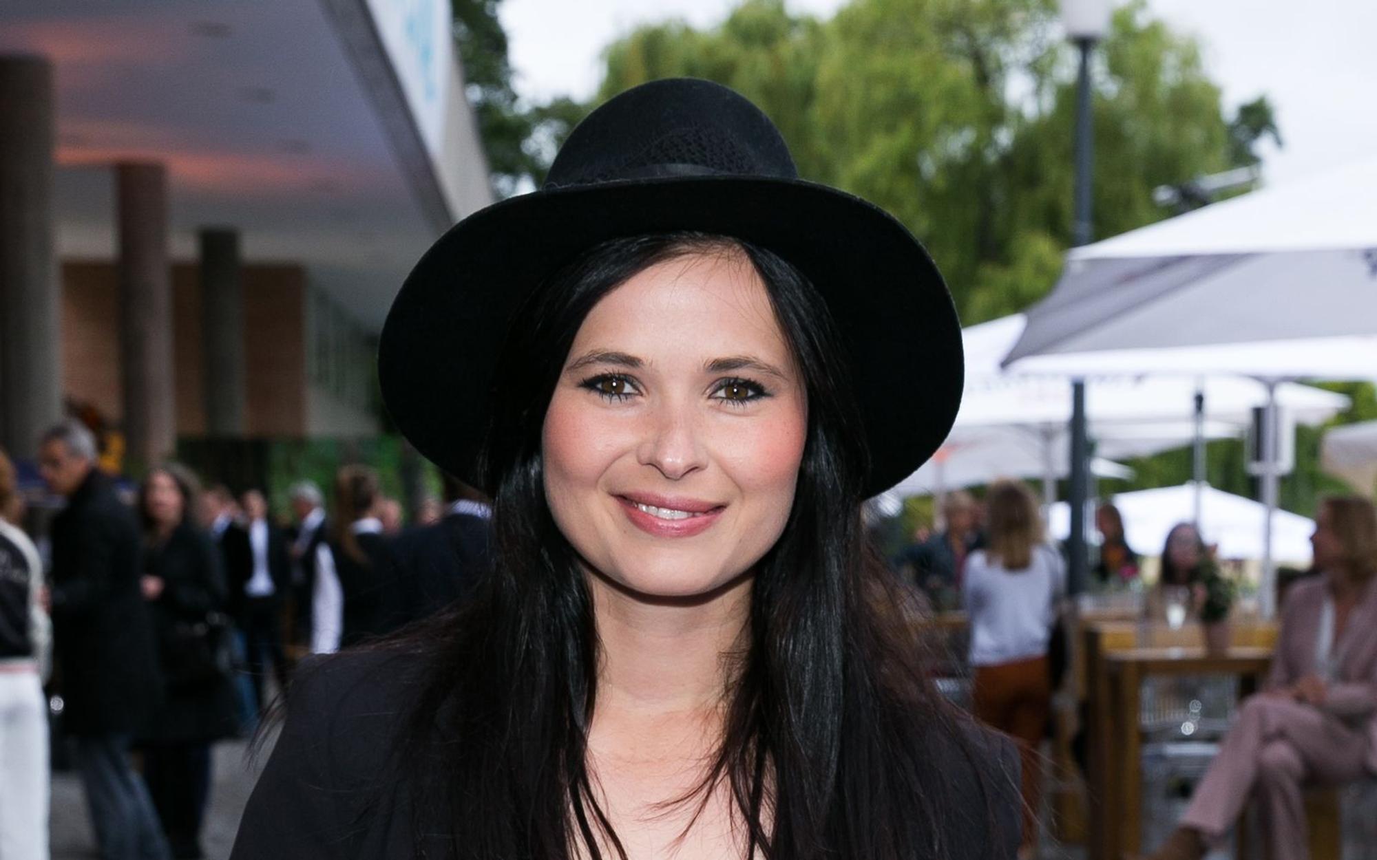 Schauspielerin Anna Fischer war zu Gast in der ARD-Show „DAS! Rote Sofa“. (Bild: 2017 Getty Images/Sebastian Reuter)