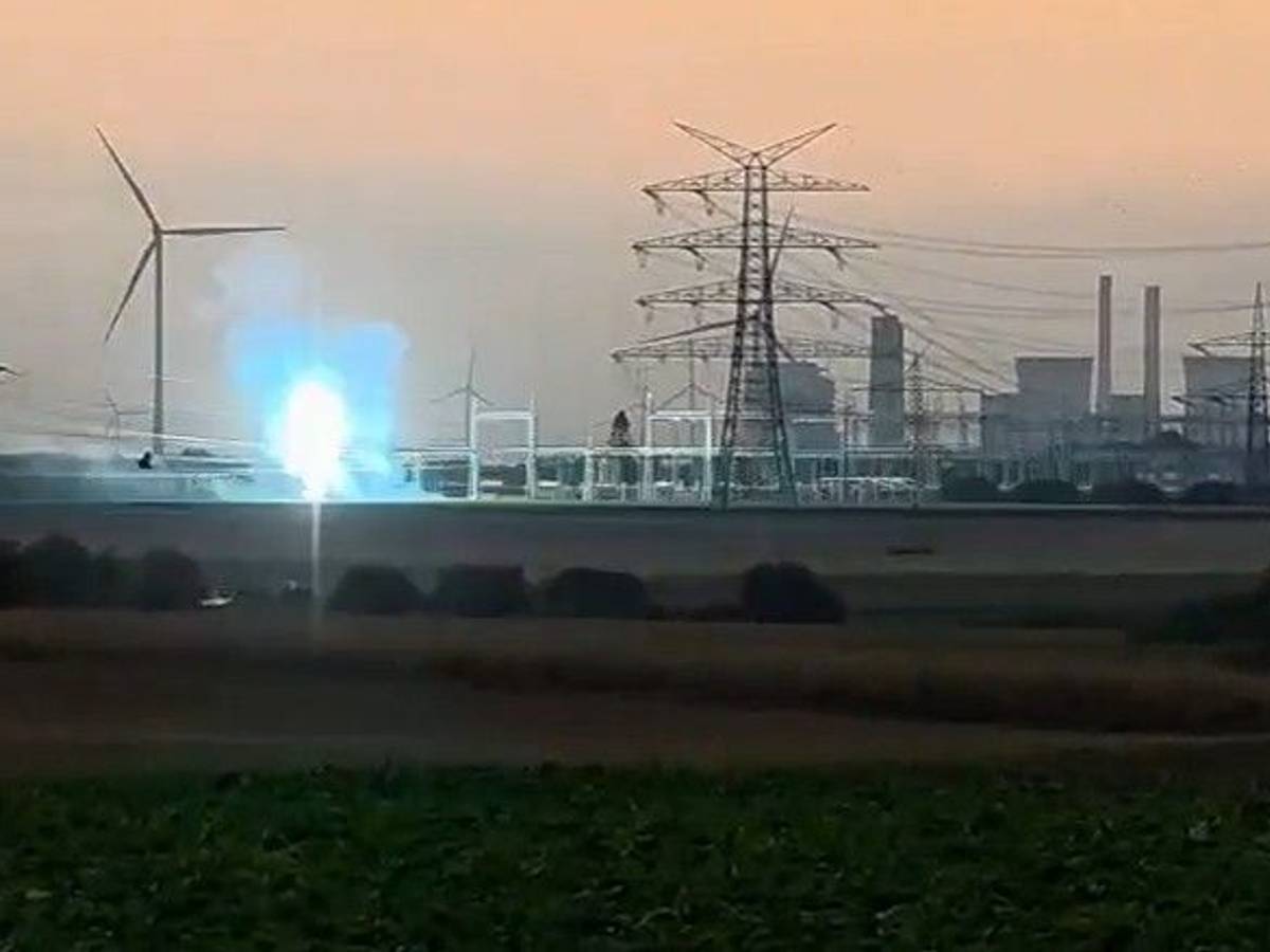 Das Video wurde aus Bergheim-Fliesteden aufgenommen. Es zeigt mutmaßlich, wie es zu dem Anschlag auf das Umspannwerk kam.