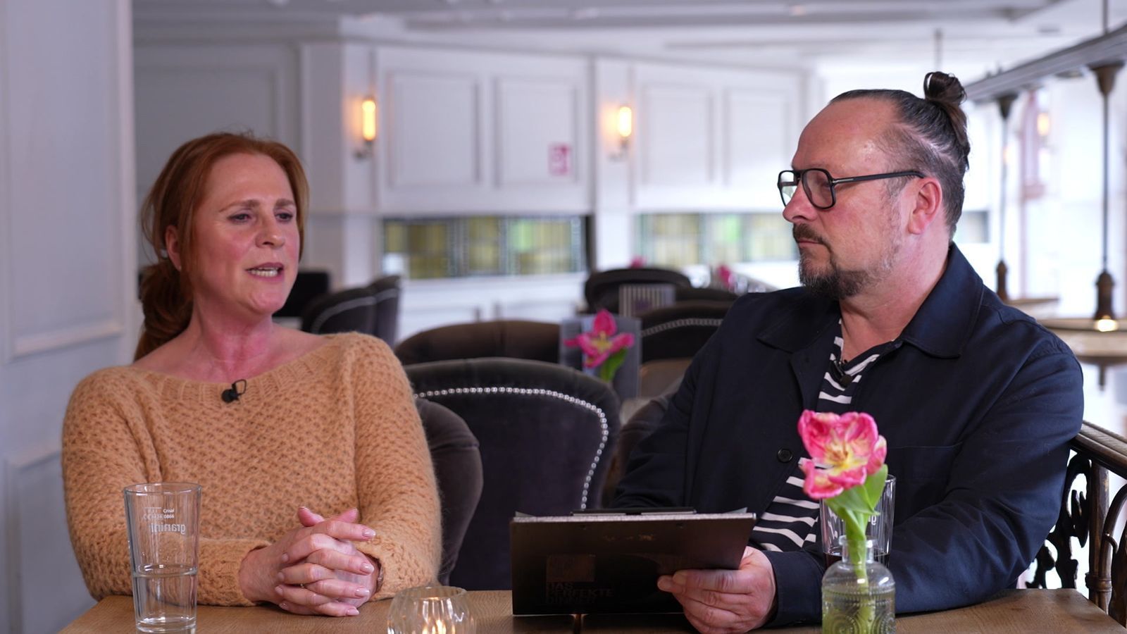 Was wird Tim heute wohl kredenzen? Maike und Gabriel haben keine Ahnung. (Bild: RTL)