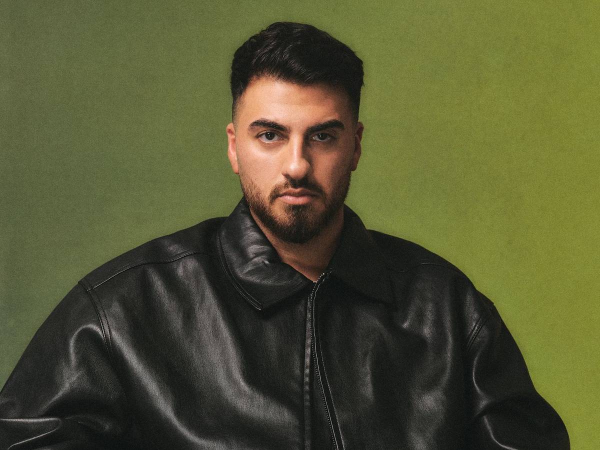Tahsim Durgun studierte Germanistik und Geschichte auf Lehramt, als er mit einem Video über Kommaregeln viral ging. Seither thematisiert er auf seinen Accounts die deutsche Sprache, aber auch die kurdische Kultur. (Bild: Lina Tesch)