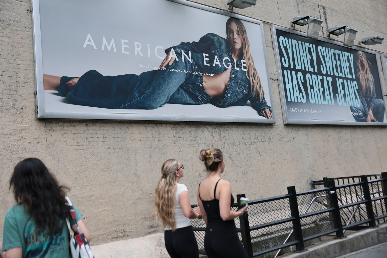 Eine Jeans-Werbung mit Sydney Sweeney erregte 2025 in den USA die Gemüter.  (Bild: Michael M. Santiago/Getty Images)