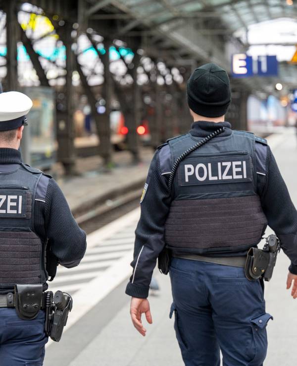 Beamte der Bundespolizei am Kölner Hauptbahnhof (Symbolfoto)