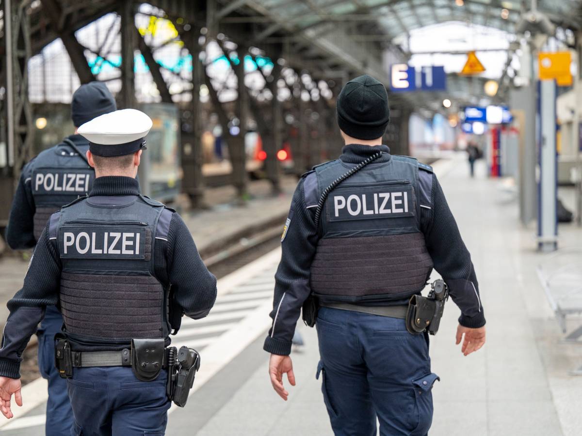 Beamte der Bundespolizei am Kölner Hauptbahnhof (Symbolfoto)