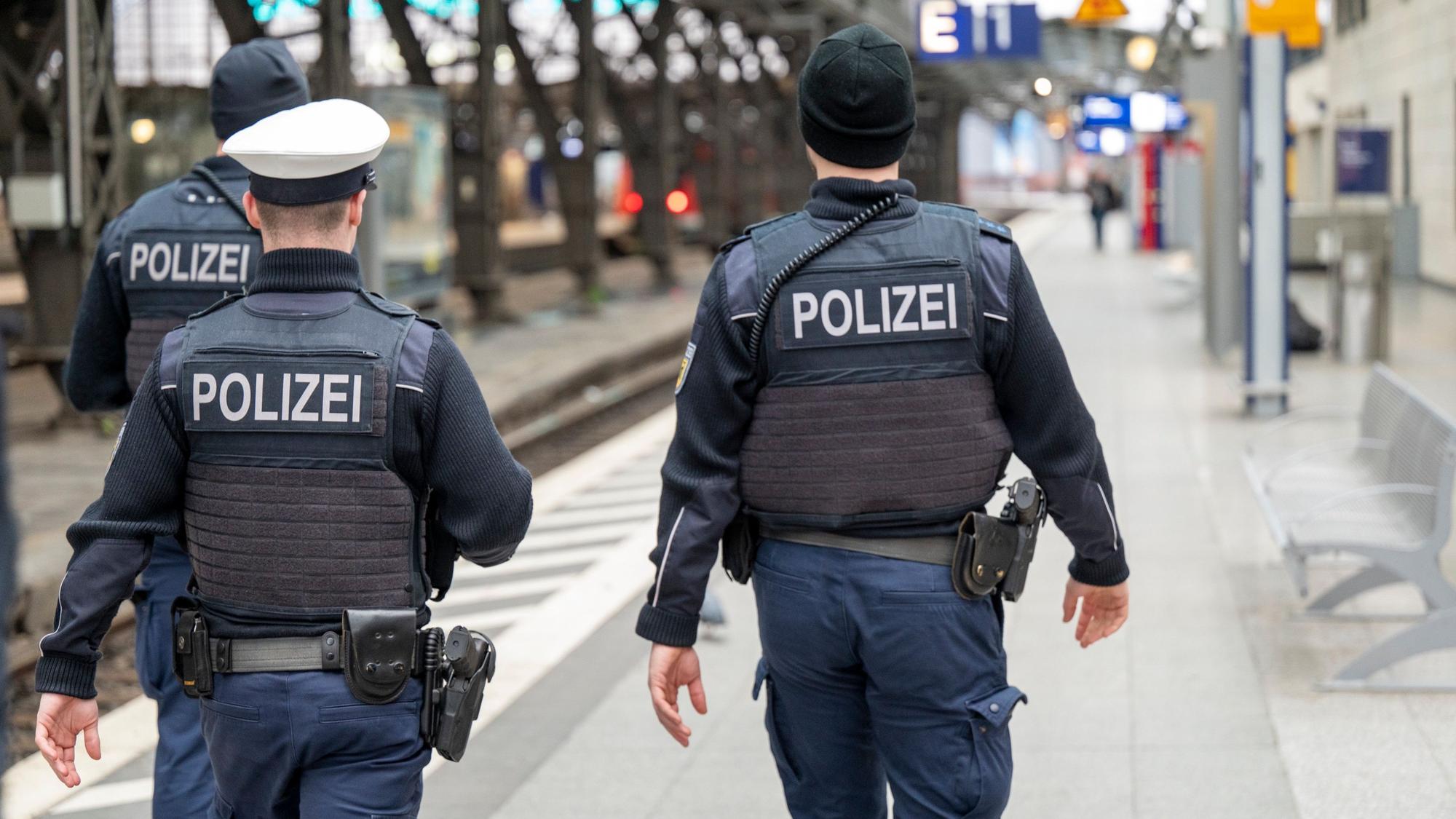Beamte der Bundespolizei am Kölner Hauptbahnhof (Symbolfoto)