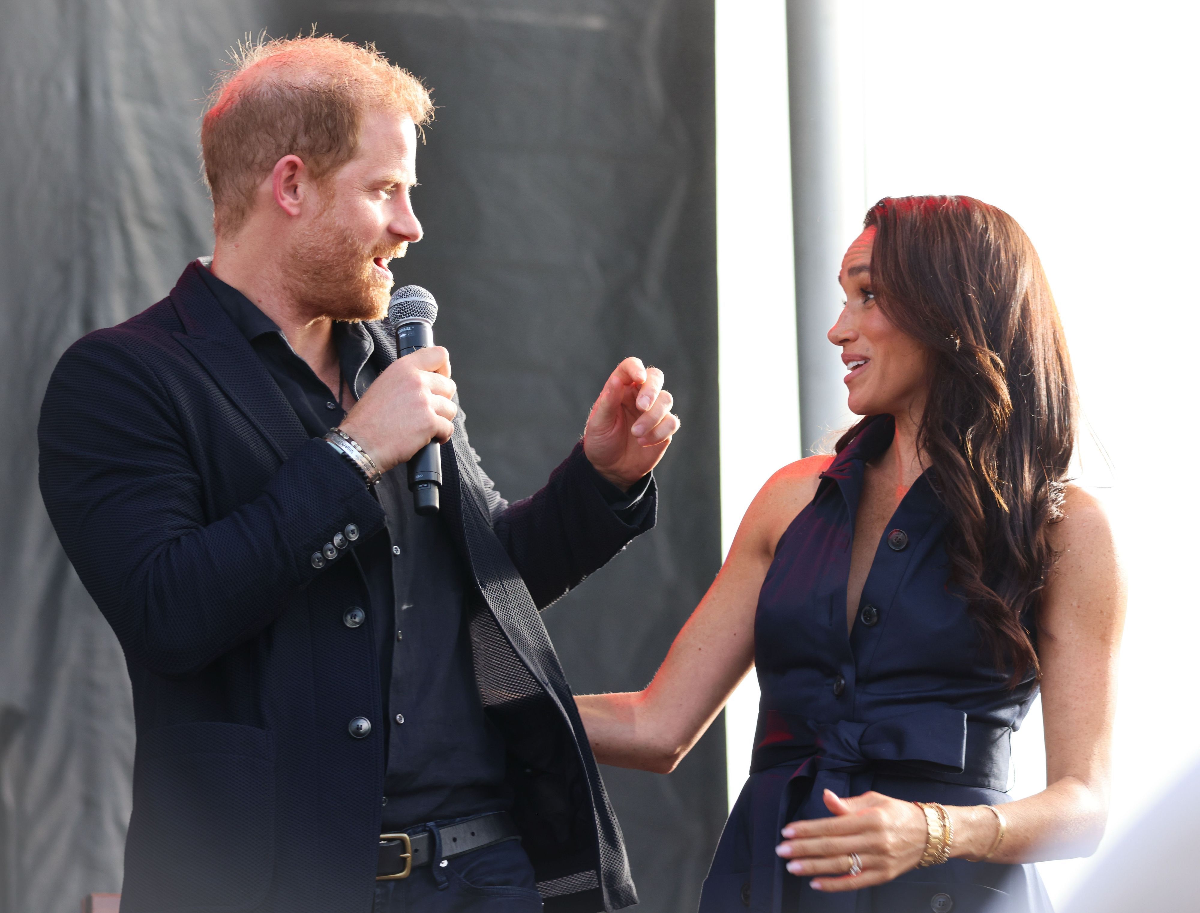 Meghan, Herzogin von Sussex, und ihr Mann, Prinz Harry, kehren nach Großbritannien zurück.