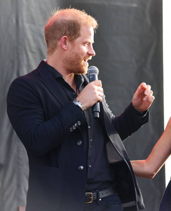 Meghan, Herzogin von Sussex, und ihr Mann, Prinz Harry, kehren nach Großbritannien zurück.