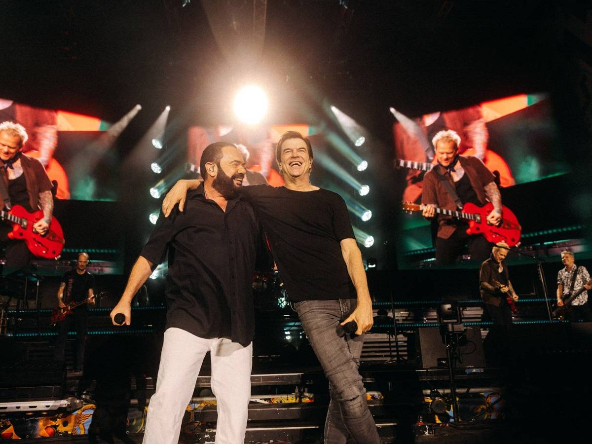 Marian Gold und Campino beim Auftritt auf der Bühne.