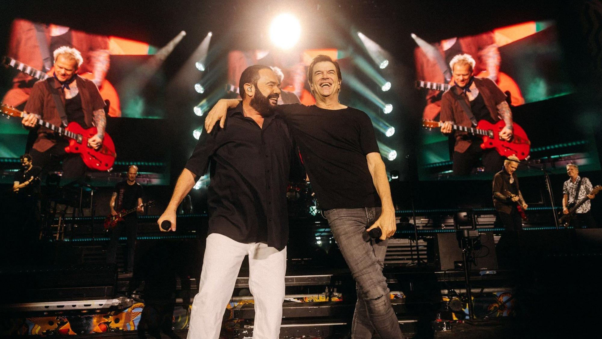 Marian Gold und Campino beim Auftritt auf der Bühne.