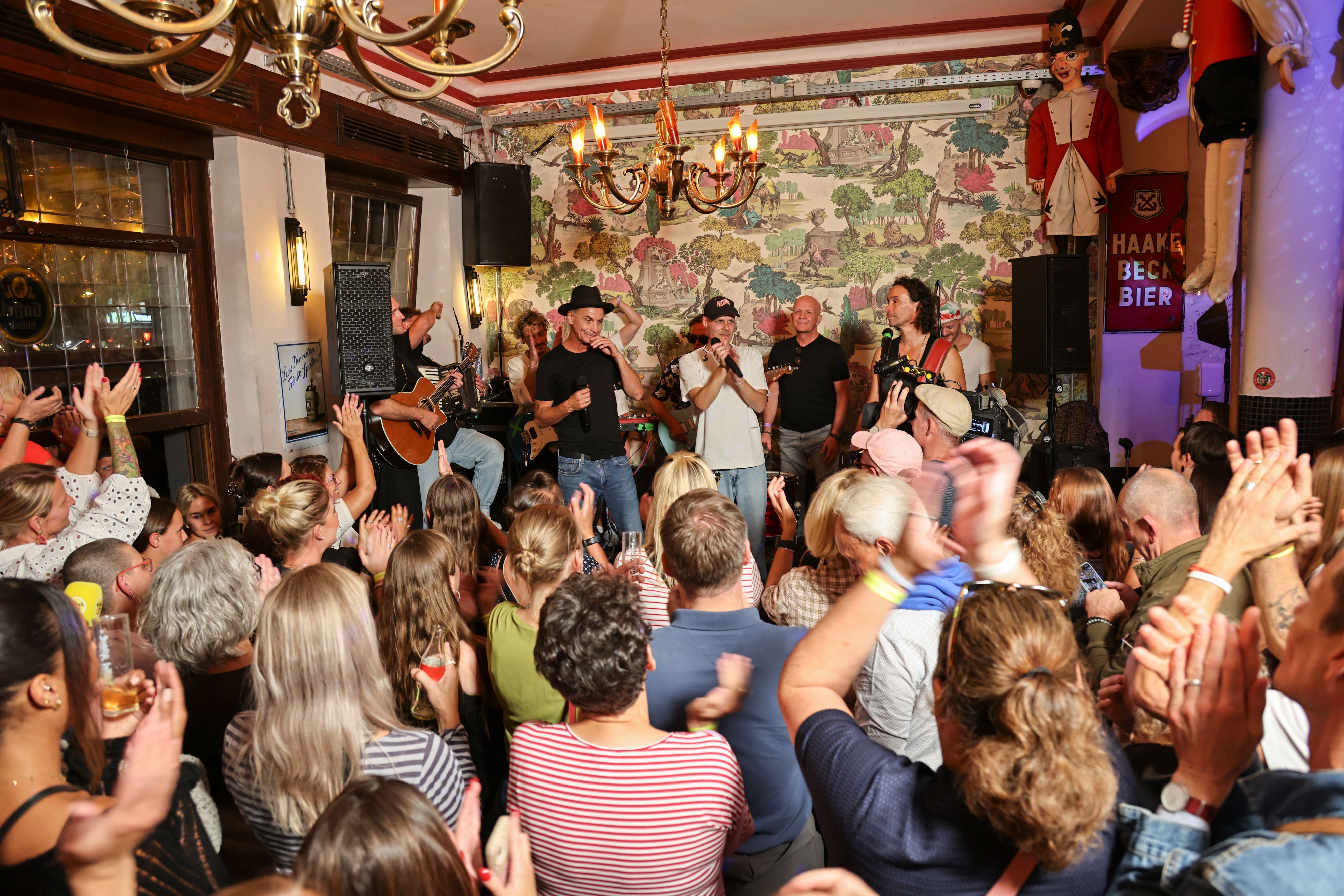 Blick ins Lapidarium beim Auftritt von Brings und Cat Ballou.