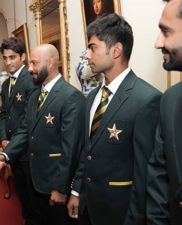 Audienz im Clarence House: König Charles III. trifft Sajid Khan und Mitglieder der pakistanischen Cricket-Nationalmannschaft während einer Audienz mit dem Team im Clarence House in London.
