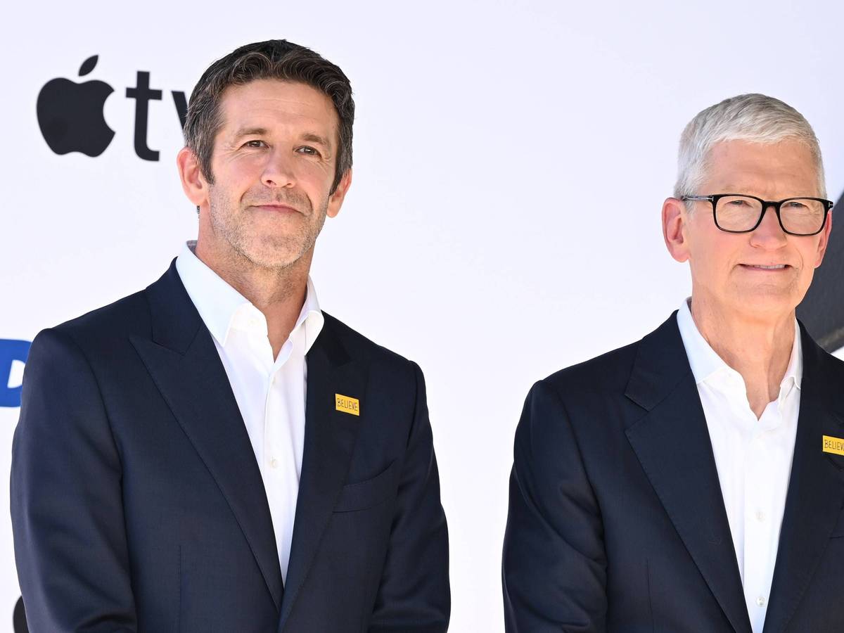 John Ternus und Tim Cook