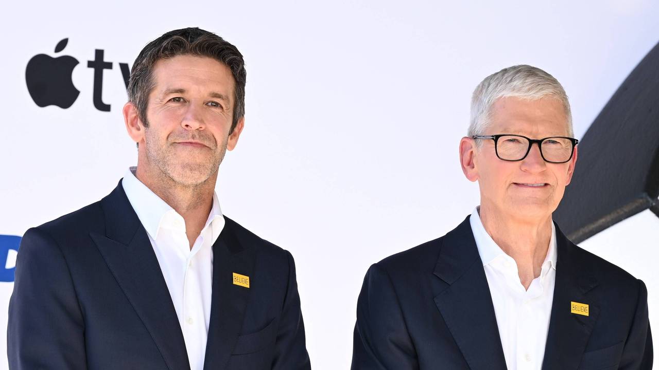 John Ternus und Tim Cook