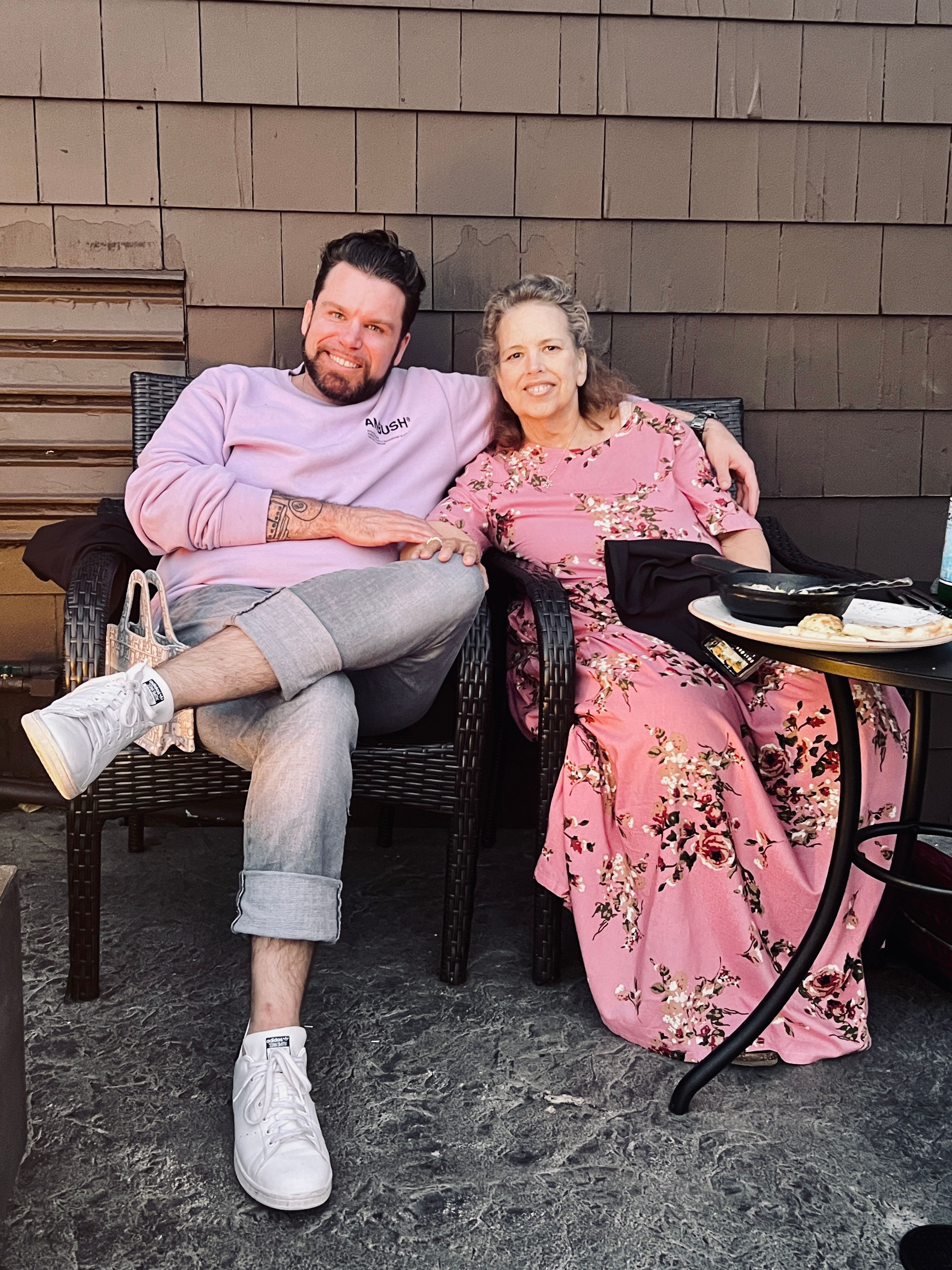 Justin Harrison und seine Mutter Melodi 2022