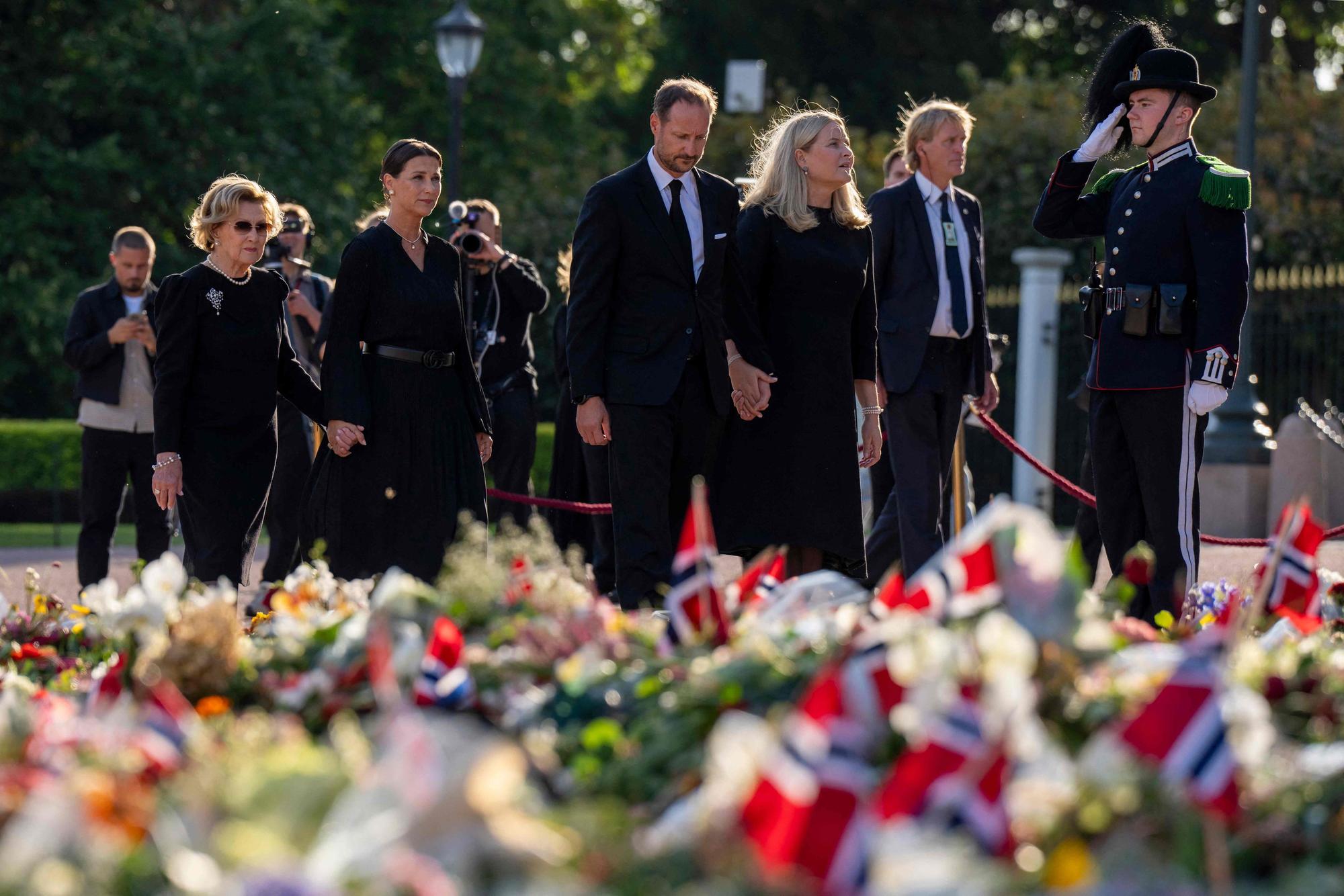 Die norwegischen Royals zeigen ihre Trauer.