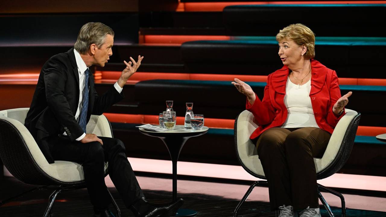 CDU-Politikerin Martina Schweinsburg hat eine klare Meinung zur Brandmauer: Sie bezeichnete sie bei „Markus Lanz“ als „bekloppt“. (Bild: ZDF / Markus Hertrich)