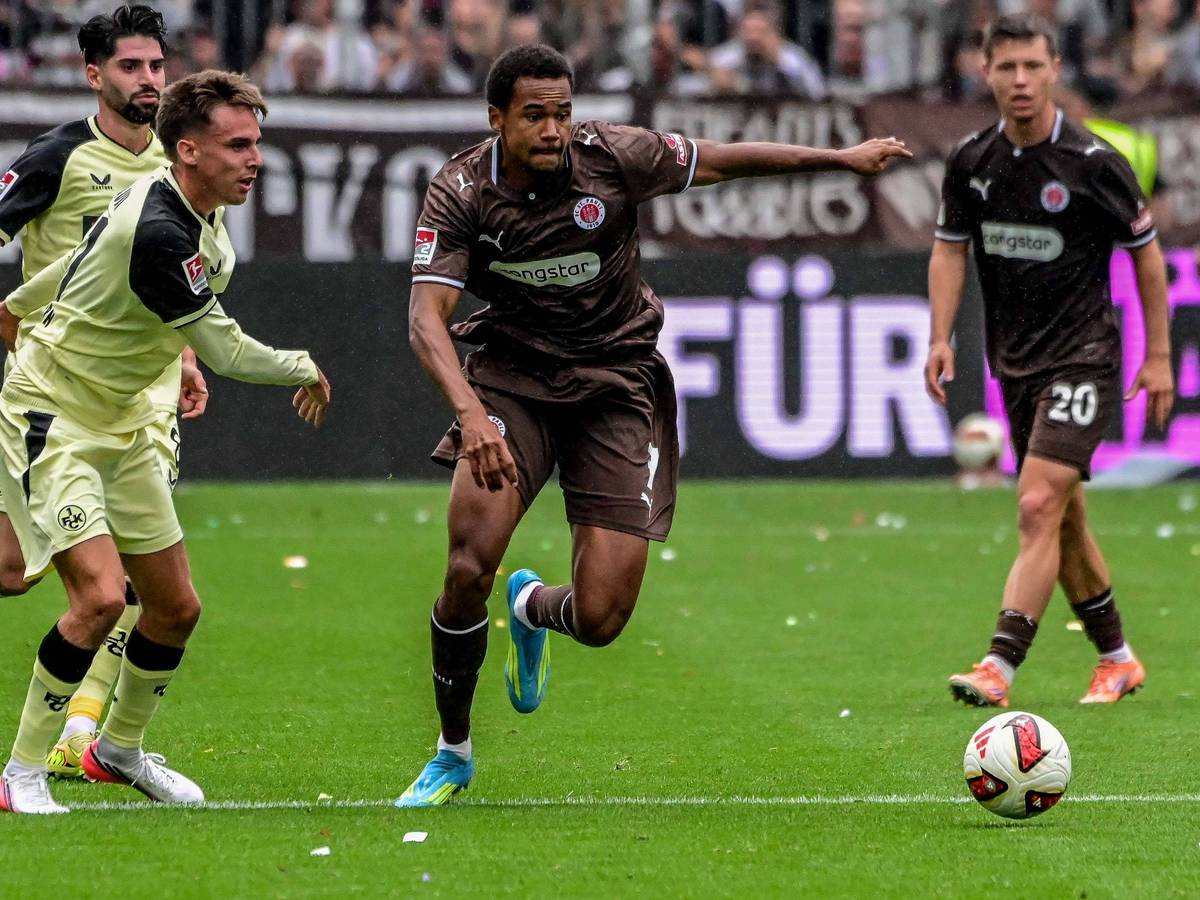 Youssoupha Niang ist für St. Pauli am Ball.