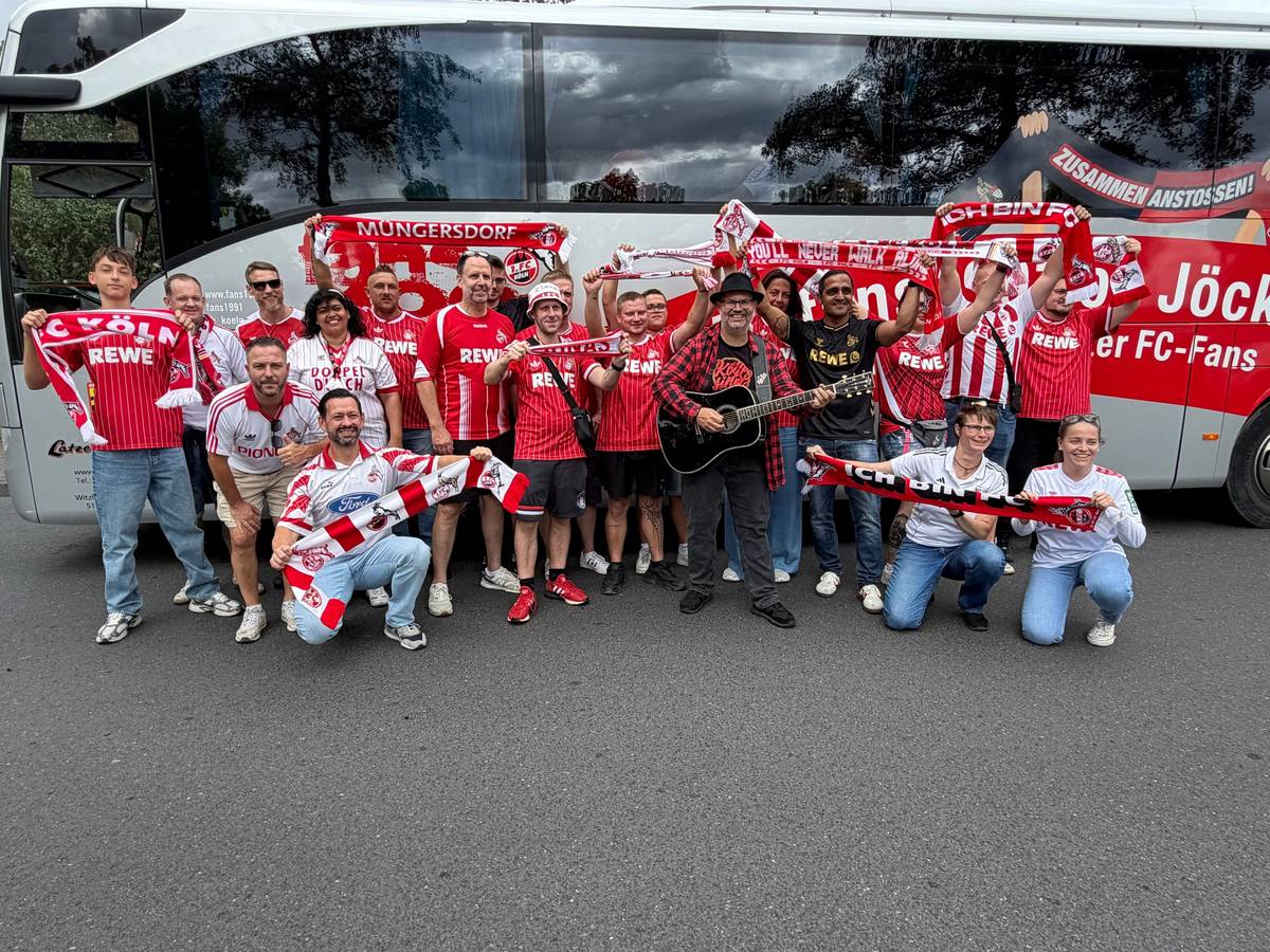 Björn Heuser hat FC-Fans mit einem Ständchen auf die Reise geschickt.