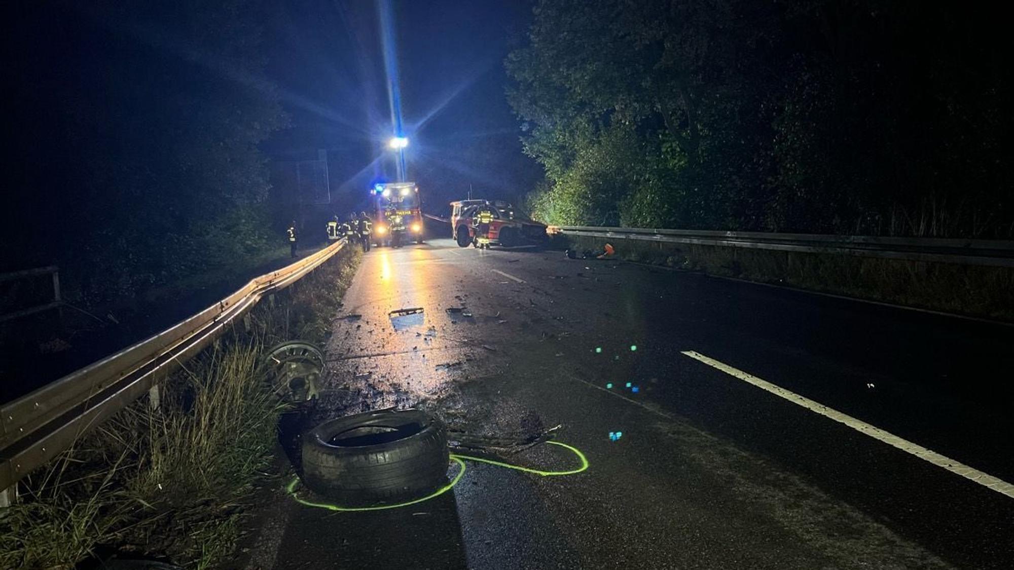 Die ausgeleuchtete Unfallstelle in Dormagen-Horrem.