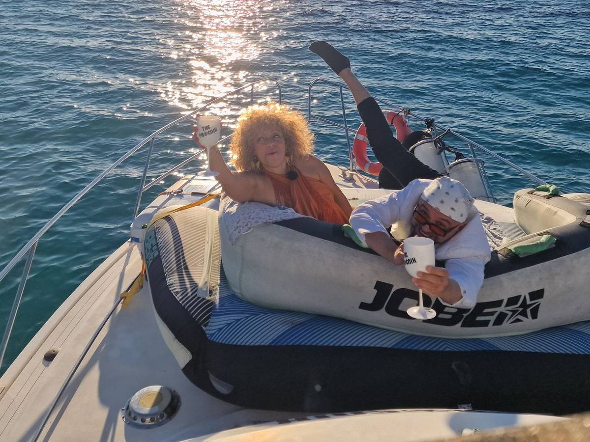 Nilli weiß, wie man das Leben genießt. Sie tut es auf Mallorca. Aber: Sie sucht einen Partner, der Natur, Strand, Alltag und das Bett teilt. Ob Vanel der Richtige ist? (Bild: RTL)