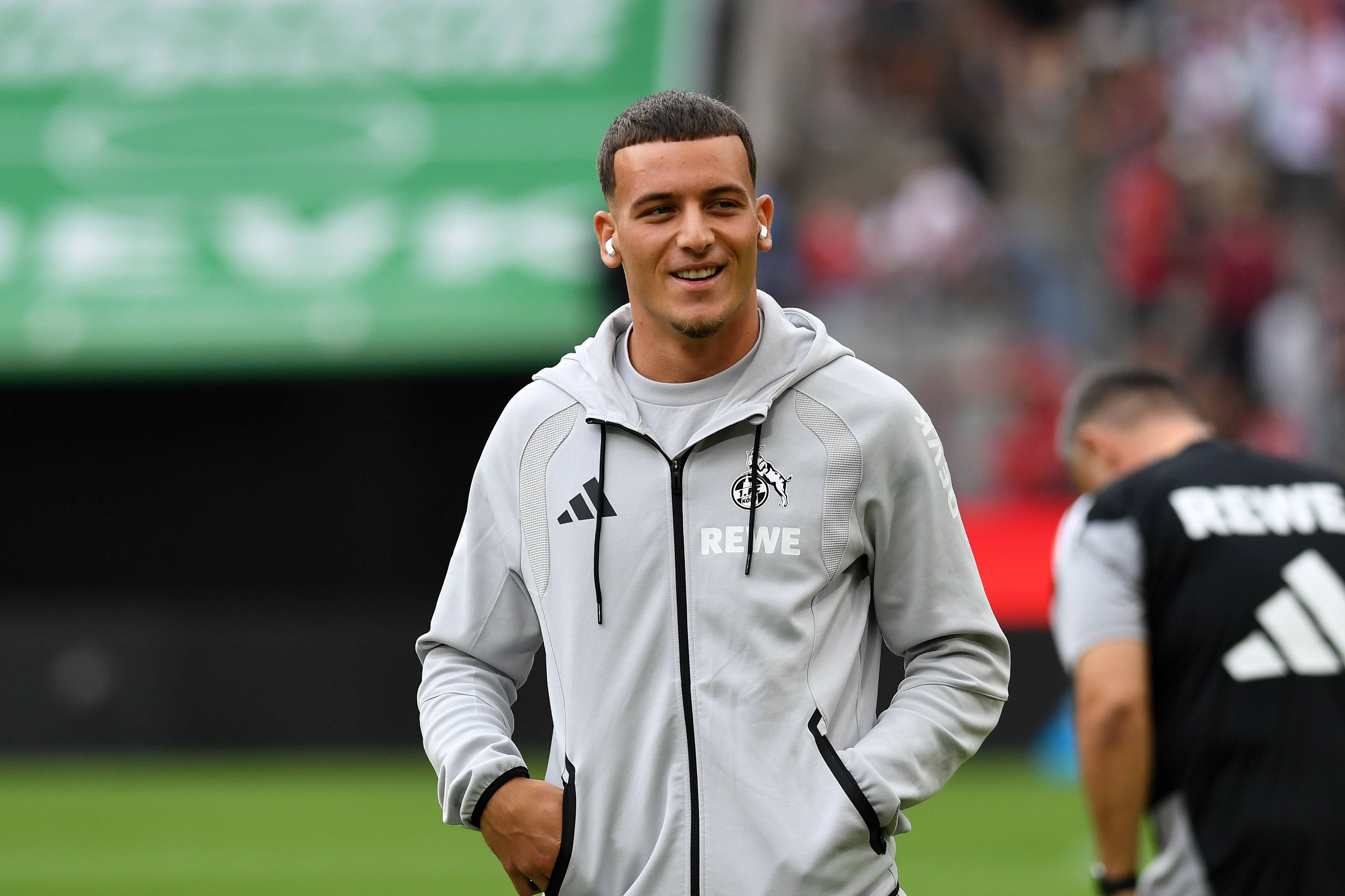 Said El Mala bei der Platzbegehung vor dem Spiel des 1. FC Köln.