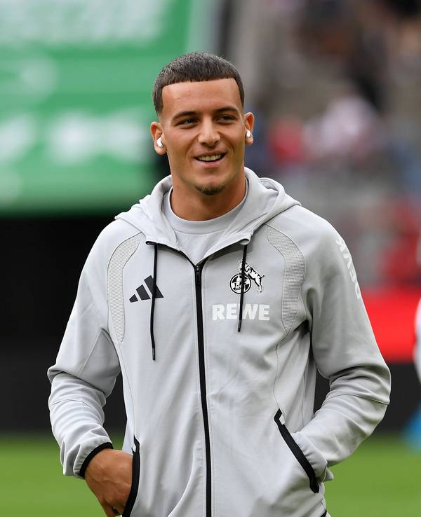 Said El Mala bei der Platzbegehung vor dem Spiel des 1. FC Köln.