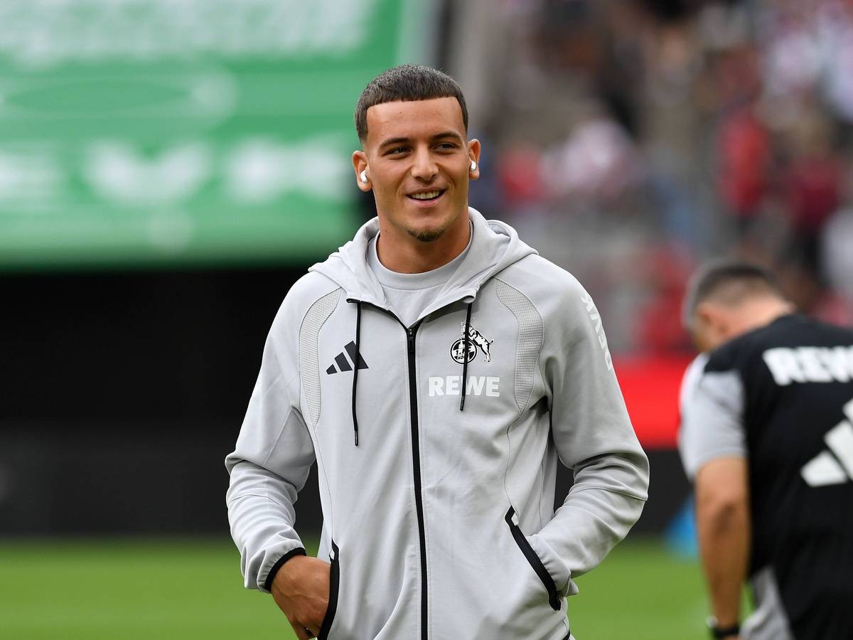 Said El Mala bei der Platzbegehung vor dem Spiel des 1. FC Köln.