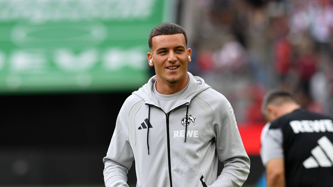 Said El Mala bei der Platzbegehung vor dem Spiel des 1. FC Köln.