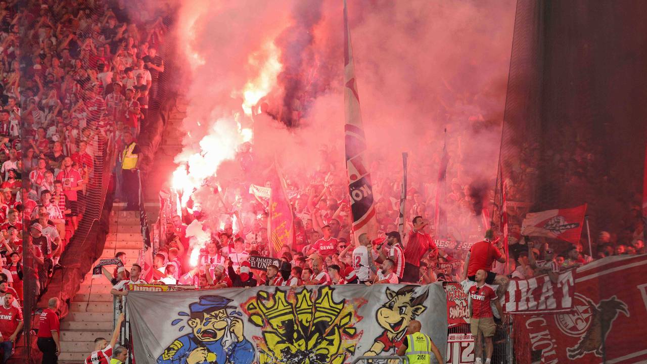 Die Fans des 1. FC Köln zündelten am Freitag ordentlich vor dem Anpfiff in Stuttgart.