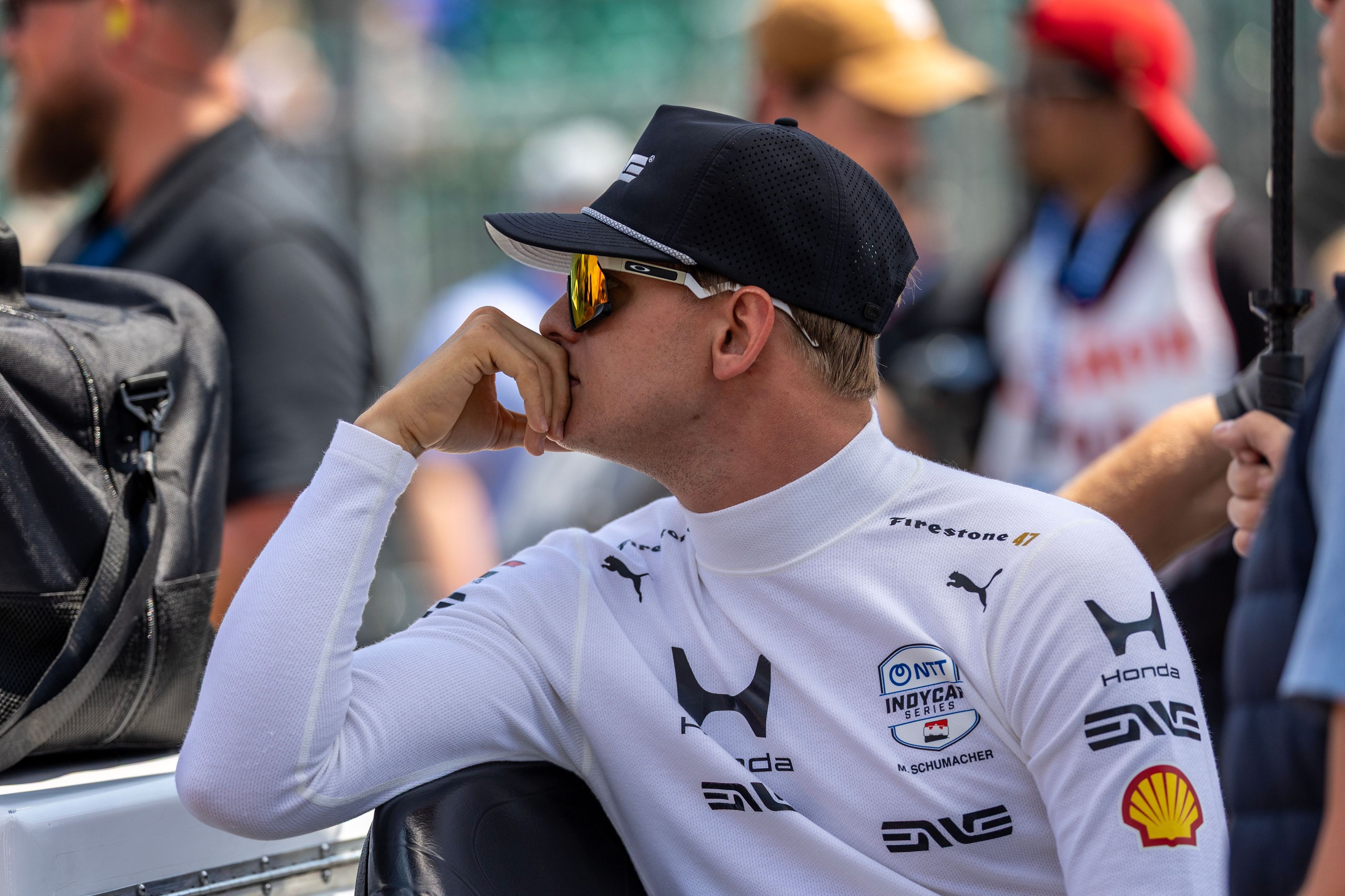 Bei einem Rennen im Fahrerlager: Mick Schumacher.