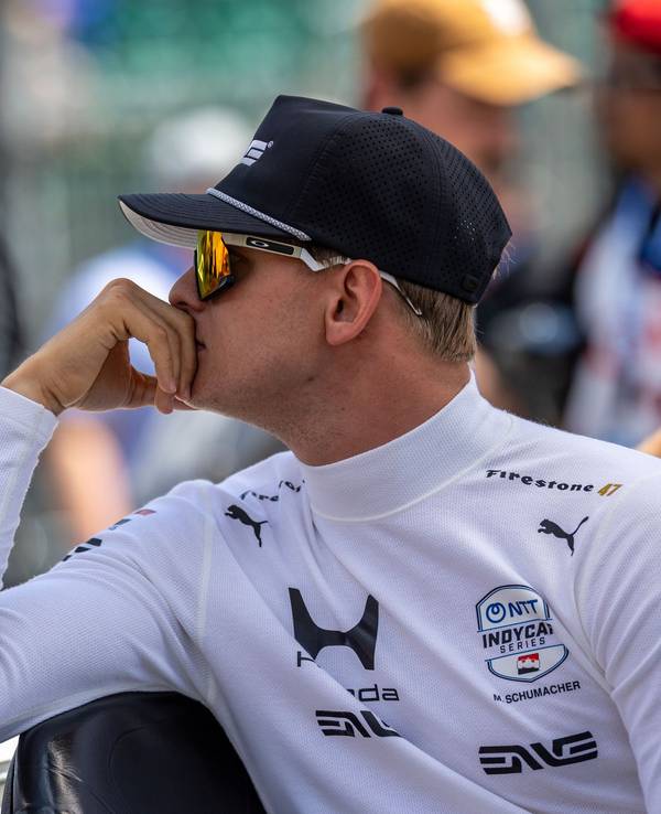 Bei einem Rennen im Fahrerlager: Mick Schumacher.
