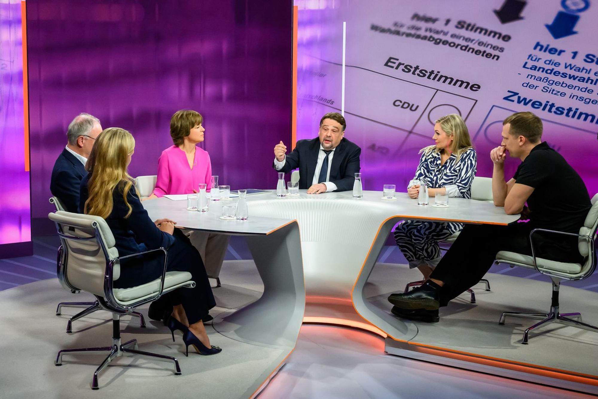 „Der Osten wählt - die letzten Tage der Brandmauer?“ - Über diese Frage wurde bei „Maybrit Illner“ heftig disktuiert. (Bild: ZDF/Svea Pietschmann )